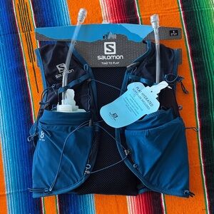 Salomon Women’s ADV SKIN 8 small Navy Hydration Running Vest with Pockets NWT
